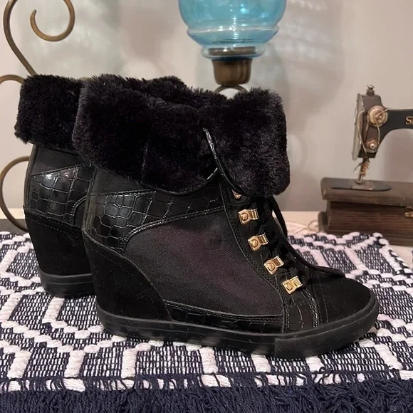 Aldo Fur Lined Embossed leather suede boots - Picture 5 of 13